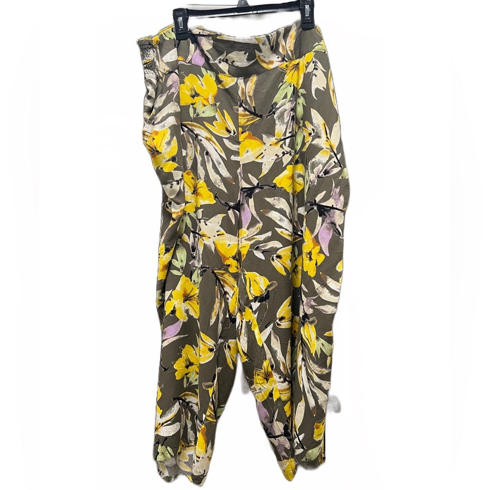 Evri Wide Leg Flowy Capris